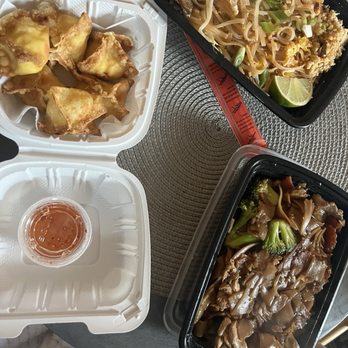 Nine Thai Kitchen - Pad Thai, Pad See Ew, Crab Rangoons, and Mango with Sweet Sticky Rice - Thai Near Me - Philadelphia, Pennsylvania Nine Thai Kitchen - Pad Thai, Pad See Ew, Crab Rangoons, and Mango with Sweet Sticky Rice - Thai Near Me - Philadelphia, Pennsylvania