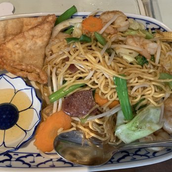 President Thai - Shrimp chow mein (lunch portion) - Thai Near Me - Pasadena, California President Thai - Shrimp chow mein (lunch portion) - Thai Near Me - Pasadena, California