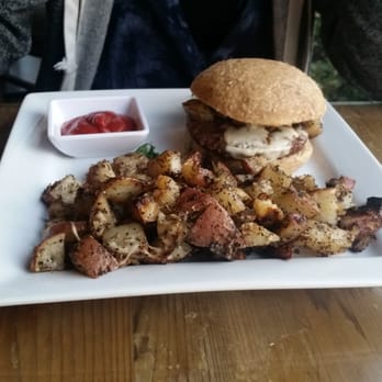 Earth Bistro - Pizza Near Me - Temecula, California