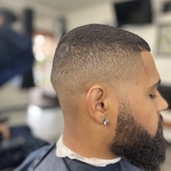 10 Barbershop - Medium bald fade