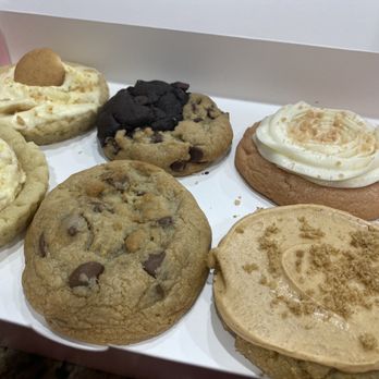 Crumbl - Cal Oaks - Banana cream by, Brookie, chocolate chip, Pumpkin Cheesecake, and Pink Velvet Cake - Bakeries Near Me - Murrieta, California Crumbl - Cal Oaks - Banana cream by, Brookie, chocolate chip, Pumpkin Cheesecake, and Pink Velvet Cake - Bakeries Near Me - Murrieta, California