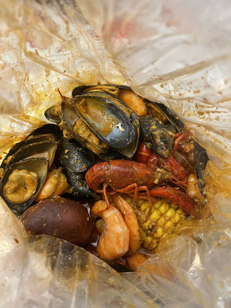 HOOK & REEL CAJUN SEAFOOD & BAR Updated September 2024 171 Photos