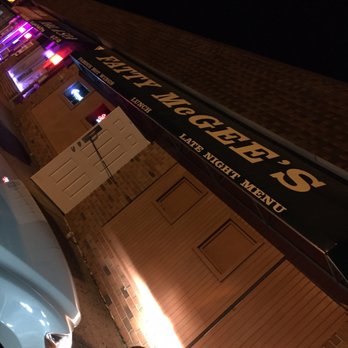 Fatty McGees - Not the most inviting entrance.. Lol - Bars Near Me - East Islip, New York