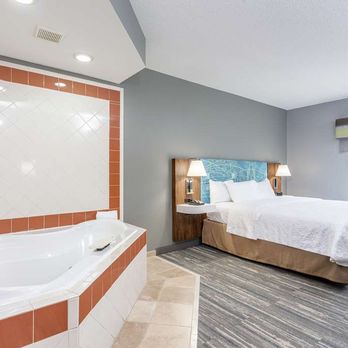 Hampton Inn Auburn - Guest room - Hotels Near Me - Auburn, Indiana Hampton Inn Auburn - Guest room - Hotels Near Me - Auburn, Indiana