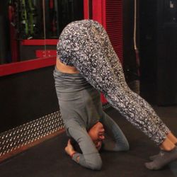 Body Unlimited Fitness - Vainayaki setting herself up for a yogi hand-stand.