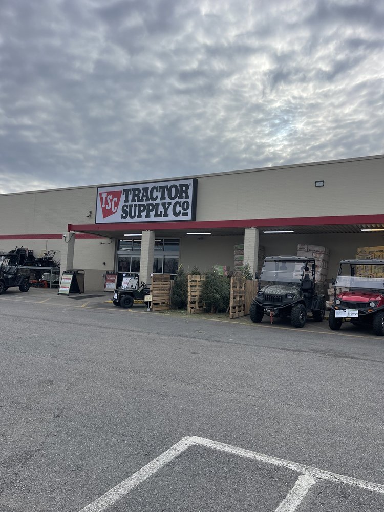 TRACTOR SUPPLY Updated October 2024 127 W Broadway Blvd, Jefferson
