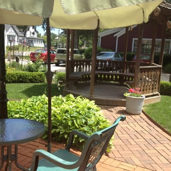 Historic Downtown Long Grove - Outdoor patio - Landmarks & Historical Buildings Near Me - Long Grove, Illinois