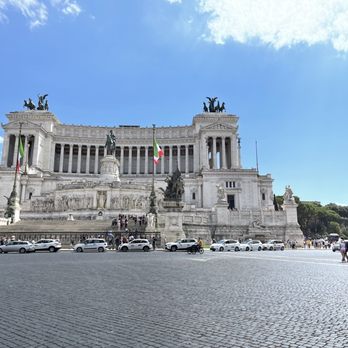 Piazza Venezia - Landmarks & Historical Buildings Near Me - Rome, RM
