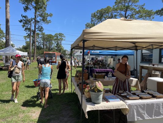 Beaches Green Market by null