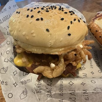 La Birra Bar - Wynwood - Crispy onion - Burgers Near Me - Miami, Florida