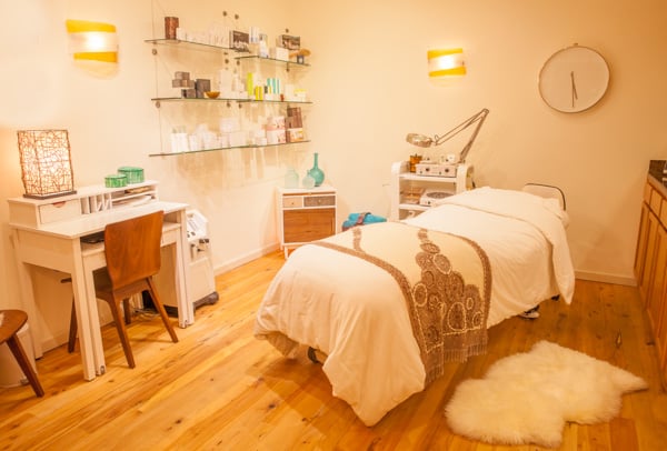 Two Hands Skin Care Studio Logo