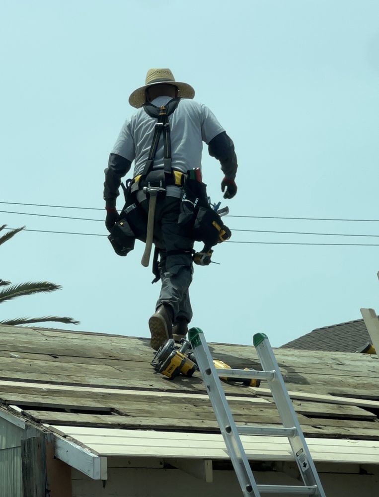 Slide of Suarez Roofing