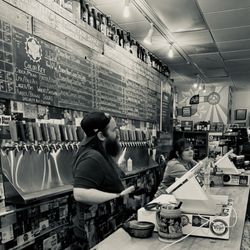 The Stout Brothers - Bar