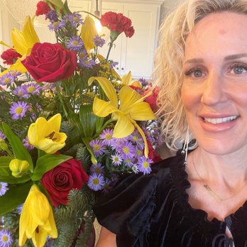 Blooming Rose - Bouquet - Florists Near Me - Midland, Texas Blooming Rose - Bouquet - Florists Near Me - Midland, Texas