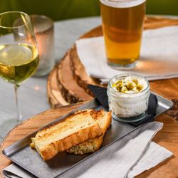 Blackie's - Crostini & riccotta
