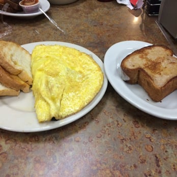 The Red Geranium Cafe - Supreme omelette and sugar bread. - New American Near Me - Grand Rapids, Michigan