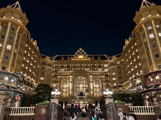 Tokyo Disneyland Hotel by null