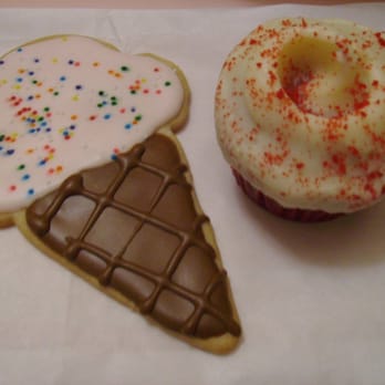 SusieCakes - Marin - Sugar cookie and Red Velvet Cupcake - Bakeries Near Me - Greenbrae, California SusieCakes - Marin - Sugar cookie and Red Velvet Cupcake - Bakeries Near Me - Greenbrae, California