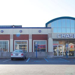 Chase Bank - THIS IS THE FULTON AVE, HEMPSTEAD , NY BRANCH.  THEY SMILE THEY SHOW THEIR TEETH BUT THEY ARE ROBBING PEOPLE BLIND.