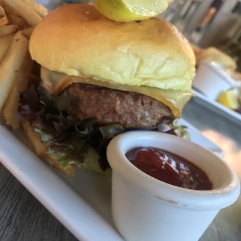 Doc Morgan's Pub & Restaurant - Veggie burger - Seafood Near Me - Bowen Island, British Columbia