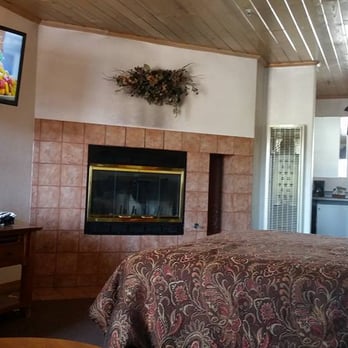 Robinhood Resort - I stayed in room 27 which is a very nice and modern Suite with a nice bathroom as well. - Big Bear Lake, CA
