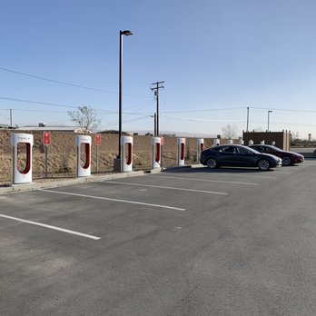 Tesla Supercharger - Yermo - Great area and 18 stalls available.  You have to go inside and get a Peet's coffee. - EV Charging Stations Near Me - Yermo, California