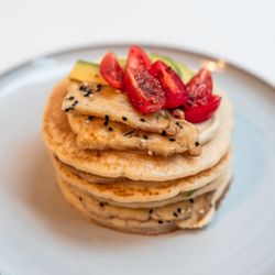 Den Noc - Hummus, Halloumi, Avocado