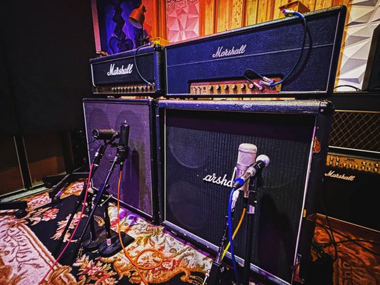 Tracking guitars in our B-Room - The client wanted a big, thick guitar tone. We setup our Marshall 2205 JCM800 and Marshall JTM45, plugged one of our Les Pauls in, and turned it up!
The end result was fantastic! Tracking guitars in our B-Room - The client wanted a big, thick guitar tone. We setup our Marshall 2205 JCM800 and Marshall JTM45, plugged one of our Les Pauls in, and turned it up!
The end result was fantastic!