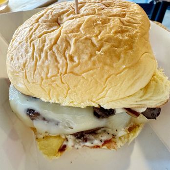 Streetside Brewery - Mushroom and Swiss Burger - Breweries Near Me - Cincinnati, Ohio