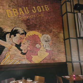 Bacall's - More decor - New American Near Me - New York, New York