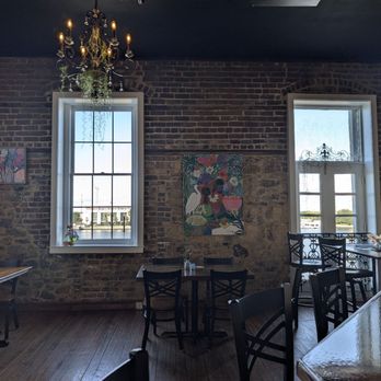 208 Wine Bar - Wine Bars Near Me - Savannah, Georgia
