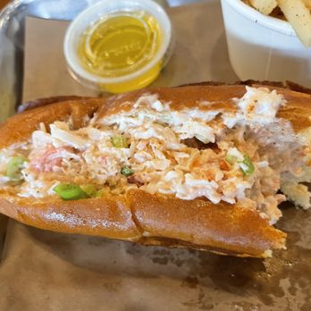 East Hampton Sandwich - Lobster roll - Sandwiches Near Me - Dallas, Texas
