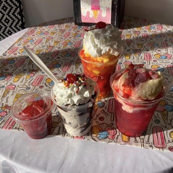 Almas Place - gummies,sundae,fresas and crem and macedonia - Ice Cream & Frozen Yogurt Near Me - Catalina, Arizona