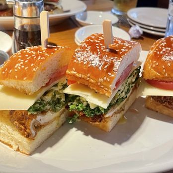 R+D Kitchen - Chicken sandwhich - New American Near Me - Yountville, California R+D Kitchen - Chicken sandwhich - New American Near Me - Yountville, California