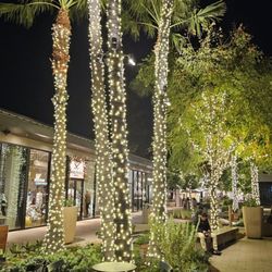 Sportsmen's Lodge - Love the night look
