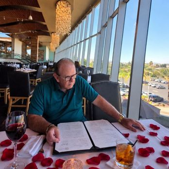 Vintana Wine + Dine - New American Near Me - Escondido, California