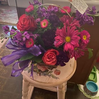 Sun Country Flowers - Beautiful arrangement courtesy of Sun Country Flowers (texted to me right after my friend received her delivery). - Florists Near Me - Shafter, California