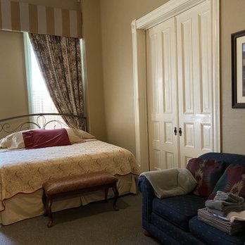 Bridgewater Inn - Guest Houses Near Me - Mount Carroll, Illinois