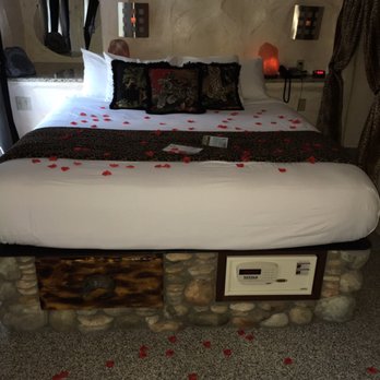 Adventure Suites - They even put rose petals on the bed (bed in the cave room) - Hotels Near Me - North Conway, New Hampshire Adventure Suites - They even put rose petals on the bed (bed in the cave room) - Hotels Near Me - North Conway, New Hampshire