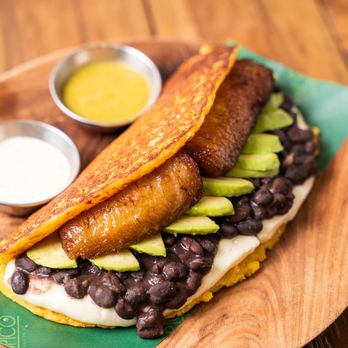 Trópico Brunch - Nuestra Cachapa Pabellón: torta de maíz fresco dorada y esponjosa con frijoles negros, aguacate, plátano macho maduro y queso fresco. Sabor - Breakfast & Brunch Near Me - Barcelona, B Trópico Brunch - Nuestra Cachapa Pabellón: torta de maíz fresco dorada y esponjosa con frijoles negros, aguacate, plátano macho maduro y queso fresco. Sabor - Breakfast & Brunch Near Me - Barcelona, B