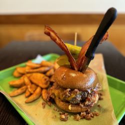 The Hangout - Ultimate Bacon Burger
Beef patty, romaine, avocado, tomato, Cheddar, and bacon jam