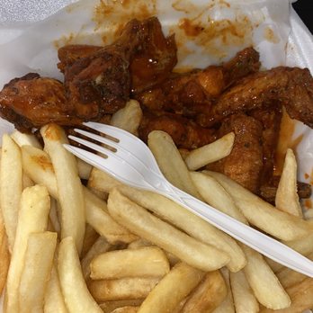 Uptown Pizza & BBQ - Hot wings - Pizza Near Me - Chicago, Illinois Uptown Pizza & BBQ - Hot wings - Pizza Near Me - Chicago, Illinois