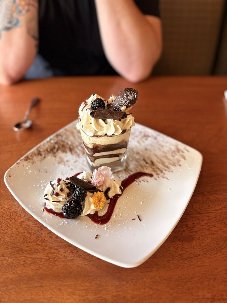 Salute Restaurant & Bar