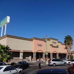 Warner Plaza - Sprouts front facade view