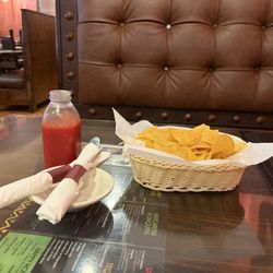 El Salto - Chips and salsa