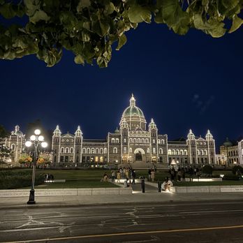 Inner Harbour - The legislative assembly lit up at night - Landmarks & Historical Buildings Near Me Inner Harbour - The legislative assembly lit up at night - Landmarks & Historical Buildings Near Me