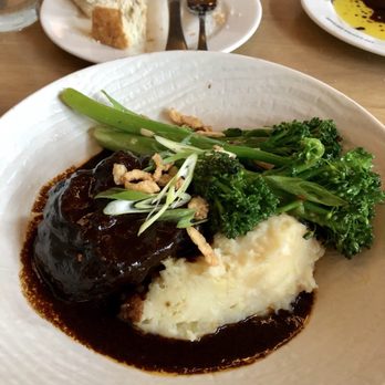 Earls Kitchen + Bar - Cocktail Bars Near Me - Plano, Texas