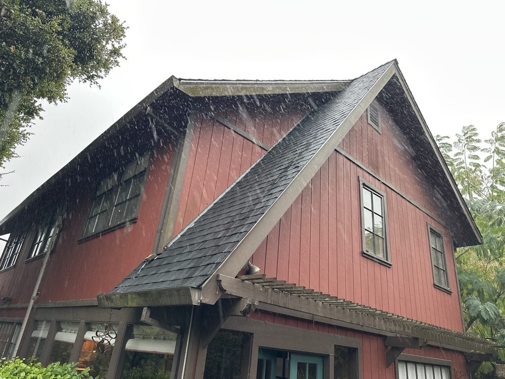 Slide of Gramajo Roofing