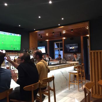 The Couch Sports Bar - Sports Bars Near Me - Lisbon, 11