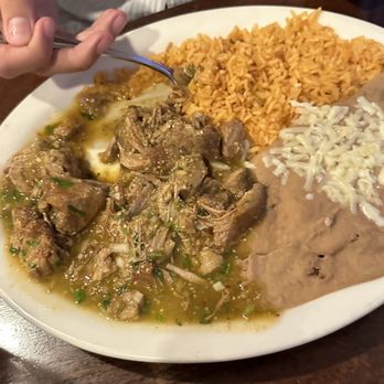 El Tapatio - Willow - Chile Verde - Mexican Near Me - Cookeville, Tennessee